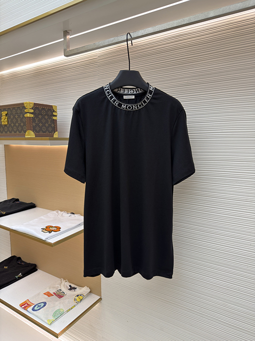 モンクレール プルオーバータイプのロゴ入りコットン半袖Tシャツ