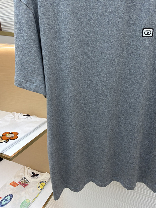 ヴァレンティノコピー 刺繍ロゴ入り半袖Tシャツ