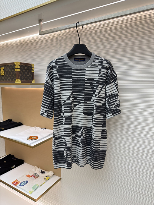 ルイヴィトンスーパーコピー 文字と花柄のジャカード織りカラーブロックストライプのニット半袖Tシャツ