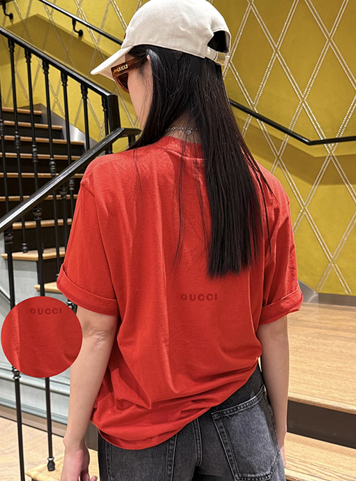 グッチ フリース素材のレタープリント入り半袖Tシャツ