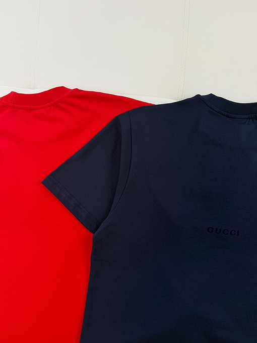 グッチ フリース素材のレタープリント入り半袖Tシャツ