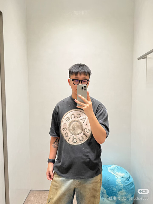 アクネストゥディオズ Acne Studios クラシックなダメージをした円形デジタルダイレクトインジェクション半袖Tシャツ