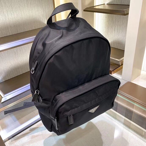 プラダ 新しいクラシックバックパック