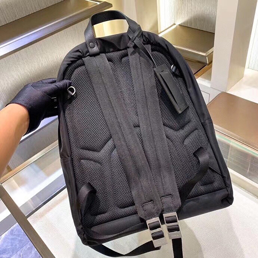 プラダ 新しいクラシックバックパック