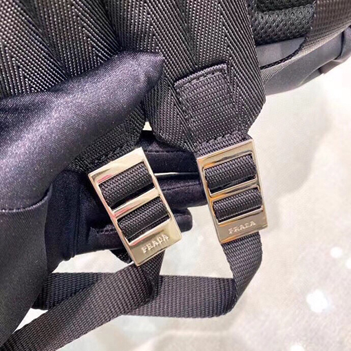 プラダ 新しいクラシックバックパック