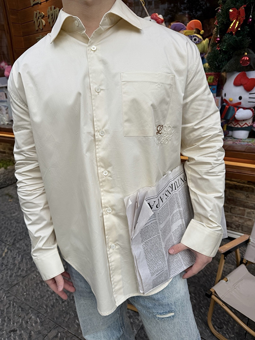 ロエベスーパーコピー ツートンカラーの刺繍入りパッチポケット付き長袖シャツ