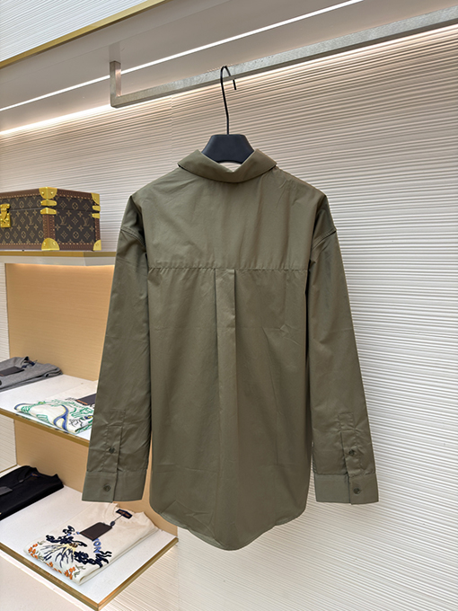 ロエベスーパーコピー ツートンカラーの刺繍入りパッチポケット付き長袖シャツ