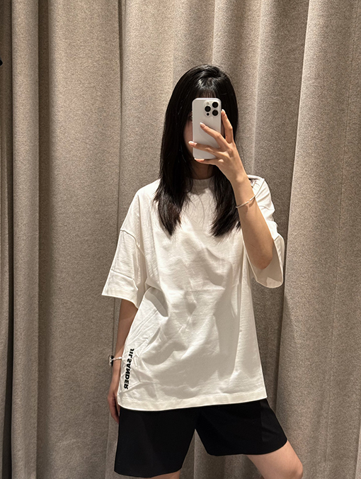 ジルサンダースーパーコピー Jil sander 縦型ロゴプリントの半袖Tシャツ
