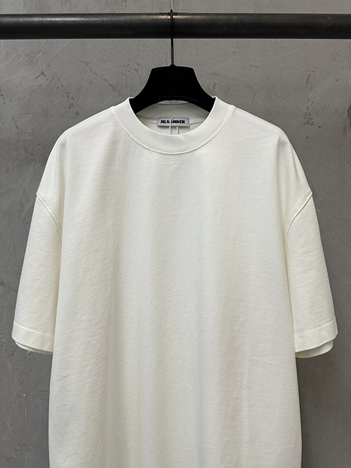 ジルサンダースーパーコピー Jil sander 縦型ロゴプリントの半袖Tシャツ