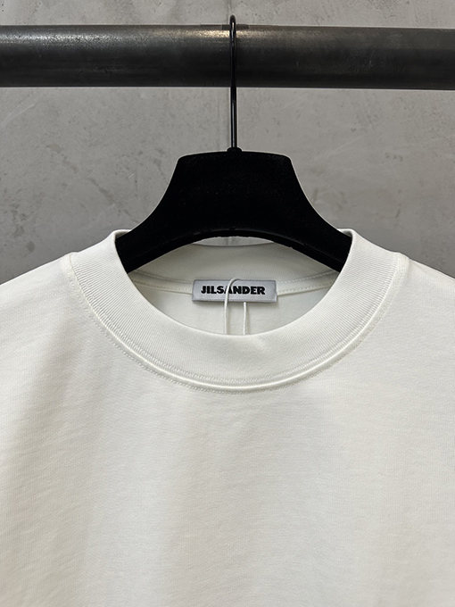 ジルサンダースーパーコピー Jil sander 縦型ロゴプリントの半袖Tシャツ