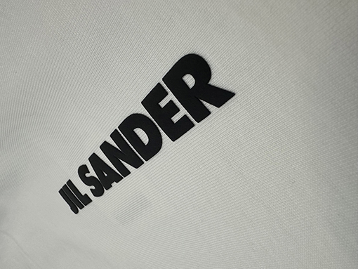 ジルサンダースーパーコピー Jil sander 縦型ロゴプリントの半袖Tシャツ