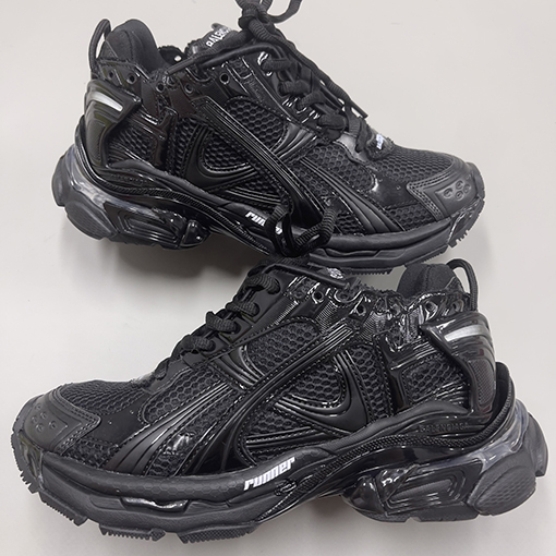 バレンシアガコピー Balenciaga Runner LED 7色マルチチェンジカップルスニーカー