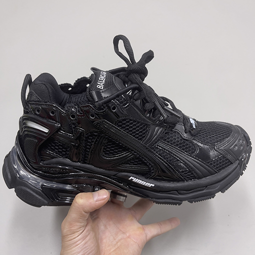 バレンシアガコピー Balenciaga Runner LED 7色マルチチェンジカップルスニーカー