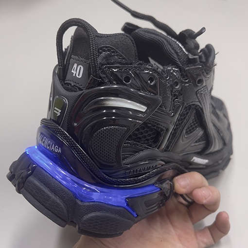 バレンシアガコピー Balenciaga Runner LED 7色マルチチェンジカップルスニーカー