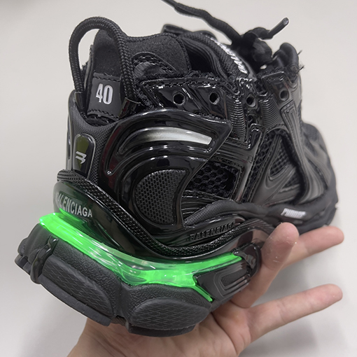 バレンシアガコピー Balenciaga Runner LED 7色マルチチェンジカップルスニーカー