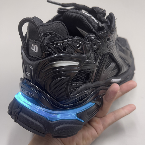 バレンシアガコピー Balenciaga Runner LED 7色マルチチェンジカップルスニーカー