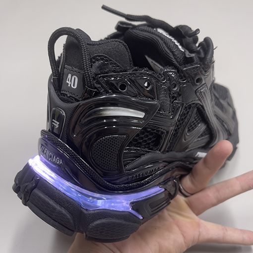 バレンシアガコピー Balenciaga Runner LED 7色マルチチェンジカップルスニーカー