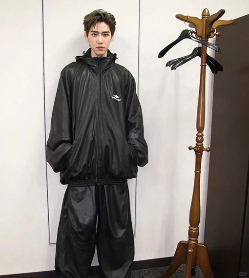 バレンシアガコピー BALENCIAGA クラシックな刺繍入り本革ハットジャケット