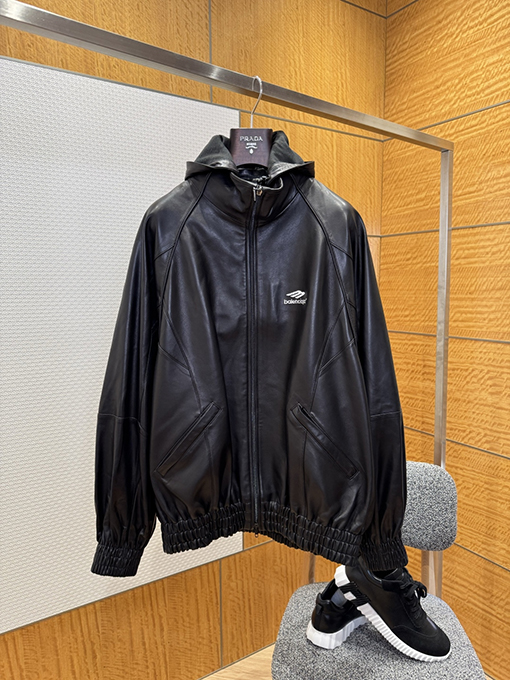 バレンシアガコピー BALENCIAGA クラシックな刺繍入り本革ハットジャケット