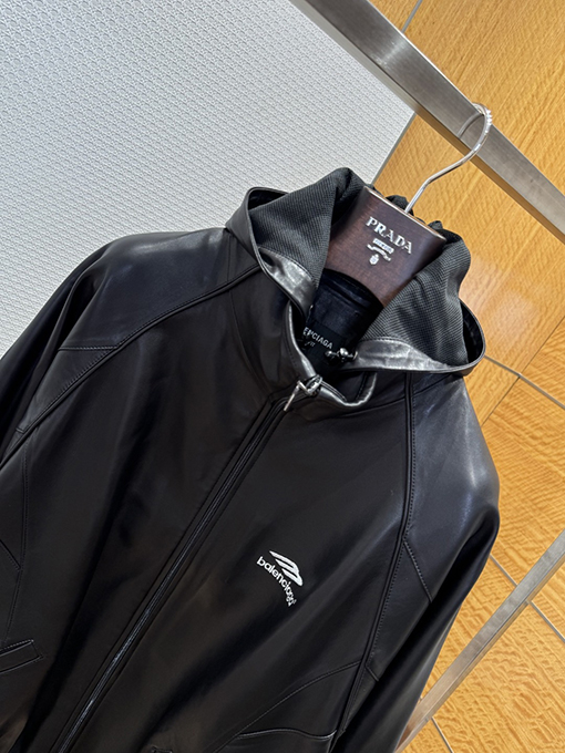 バレンシアガコピー BALENCIAGA クラシックな刺繍入り本革ハットジャケット