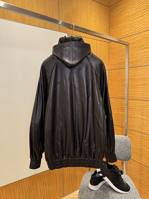 バレンシアガコピー BALENCIAGA クラシックな刺繍入り本革ハットジャケット