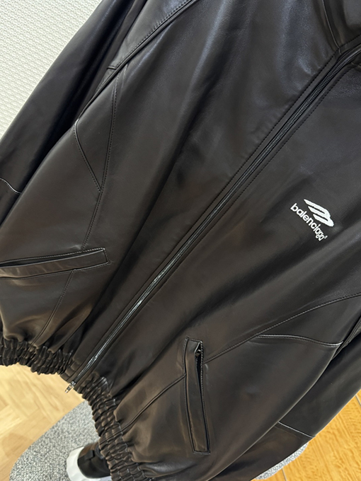 バレンシアガコピー BALENCIAGA クラシックな刺繍入り本革ハットジャケット