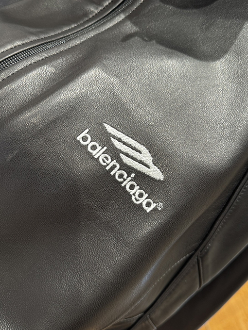 バレンシアガコピー BALENCIAGA クラシックな刺繍入り本革ハットジャケット