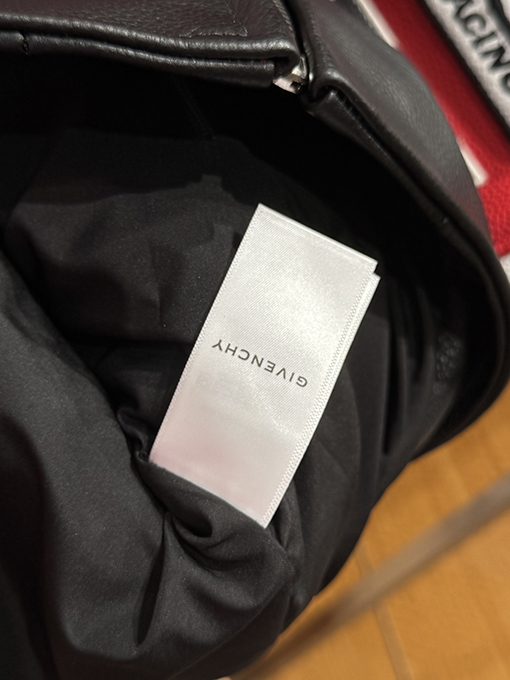 ジバンシィ GIVENCHY カラーブロックのレザーレーシングスーツ