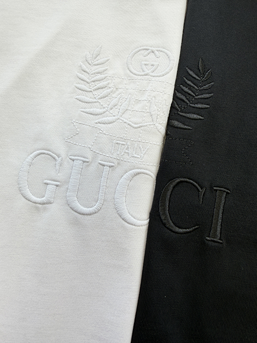 グッチコピー Gucci マイクロロゴ刺繍入り半袖Tシャツ