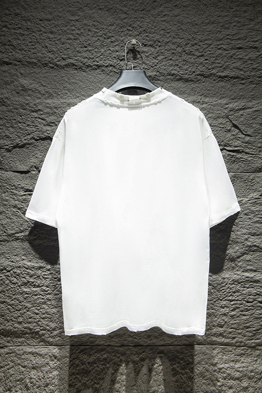 バレンシアガスーパーコピー ネックラインに金属製のバックル装飾が付いた半袖Tシャツ