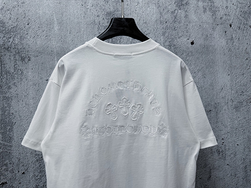 クロムハーツコピー ネックラインに刺繍文字が入ったの半袖Tシャツ