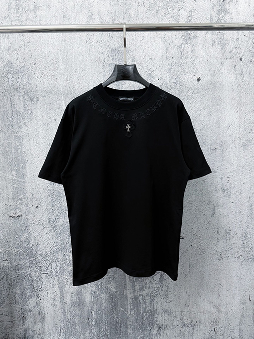 クロムハーツコピー ネックラインに刺繍文字が入ったの半袖Tシャツ