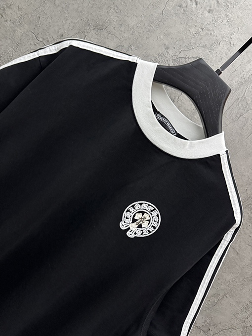 クロムハーツ 新作レザークロスステッチストライプ半袖Tシャツ
