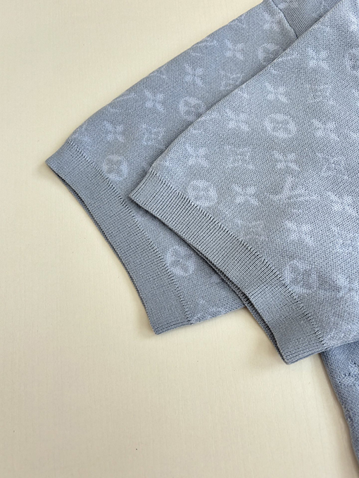 ルイヴィトンスーパーコピー Monogram ライトブルーのモノグラムジャカードニット半袖ポロシャツ