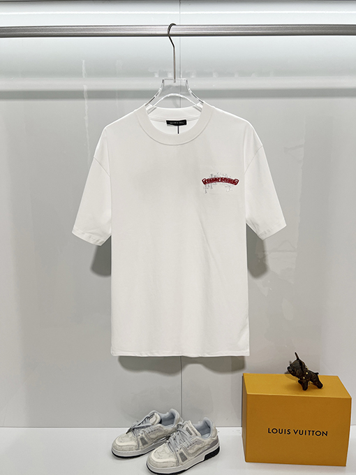 クロムハーツスーパーコピー ホースシューフラワー サンスクリット十字 パッチワーク レザー 刺繍文字ロゴ 半袖Tシャツ