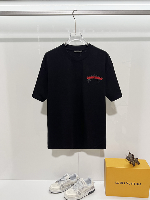 クロムハーツスーパーコピー ホースシューフラワー サンスクリット十字 パッチワーク レザー 刺繍文字ロゴ 半袖Tシャツ