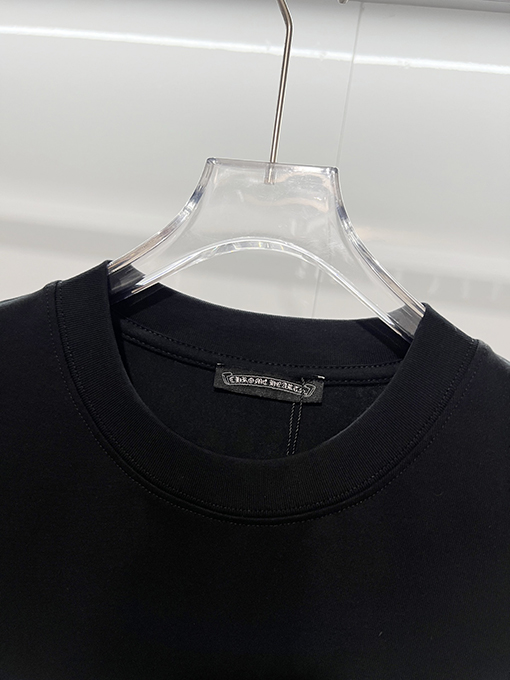 クロムハーツスーパーコピー ホースシューフラワー サンスクリット十字 パッチワーク レザー 刺繍文字ロゴ 半袖Tシャツ