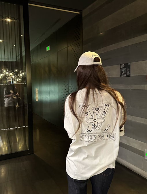 ルイヴィトンスーパーコピー LV 刺繍ロゴ入りクルーネック半袖Tシャツ