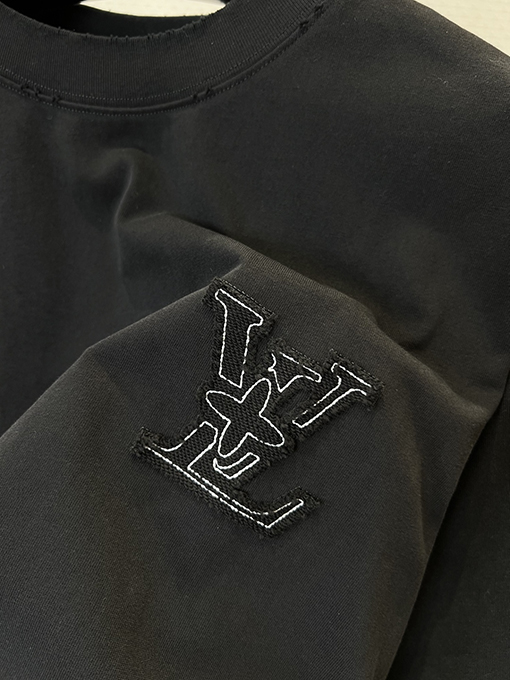 ルイヴィトンスーパーコピー LV 刺繍ロゴ入りクルーネック半袖Tシャツ