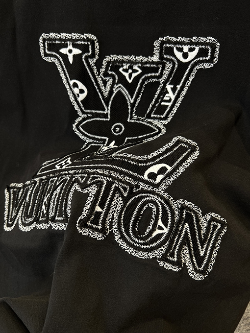 ルイヴィトンスーパーコピー LV 刺繍ロゴ入りクルーネック半袖Tシャツ