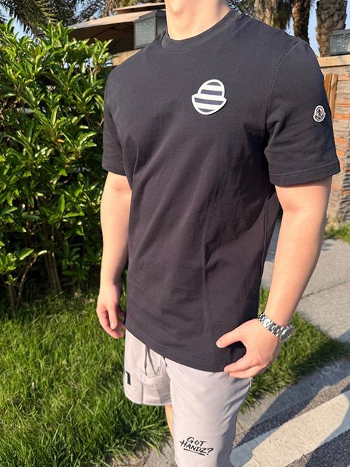 モンクレール スーパーコピーストライプロゴパッチ付き半袖Tシャツ