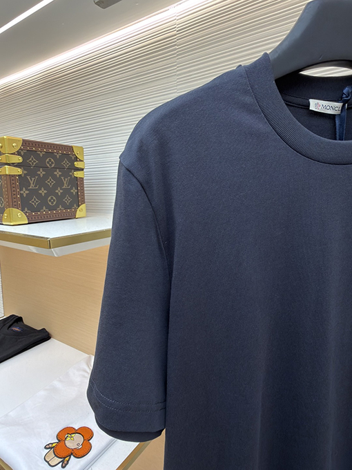 モンクレール スーパーコピーストライプロゴパッチ付き半袖Tシャツ