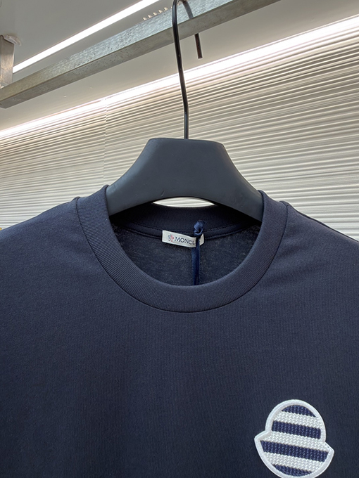モンクレール スーパーコピーストライプロゴパッチ付き半袖Tシャツ