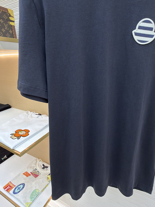 モンクレール スーパーコピーストライプロゴパッチ付き半袖Tシャツ