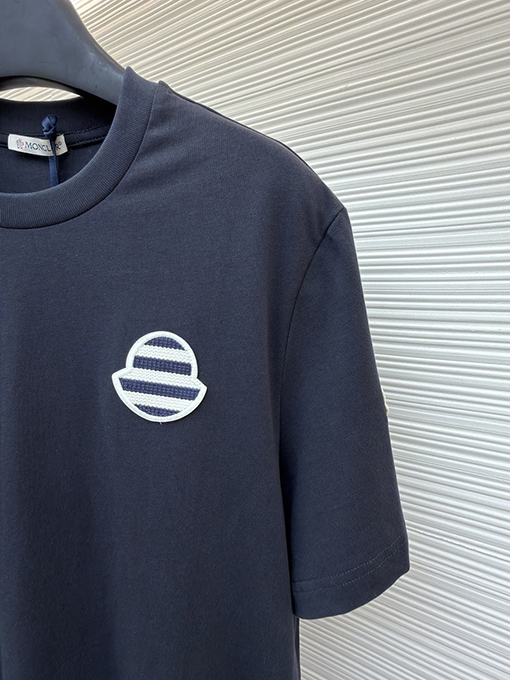 モンクレール スーパーコピーストライプロゴパッチ付き半袖Tシャツ