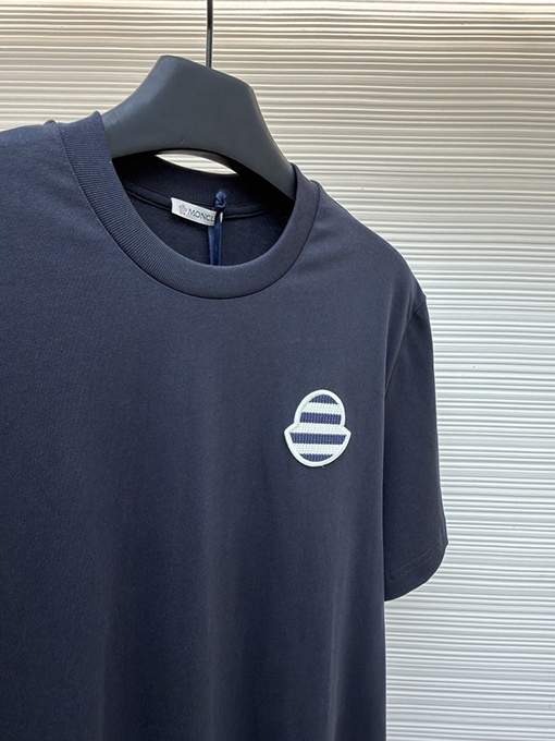 モンクレール スーパーコピーストライプロゴパッチ付き半袖Tシャツ