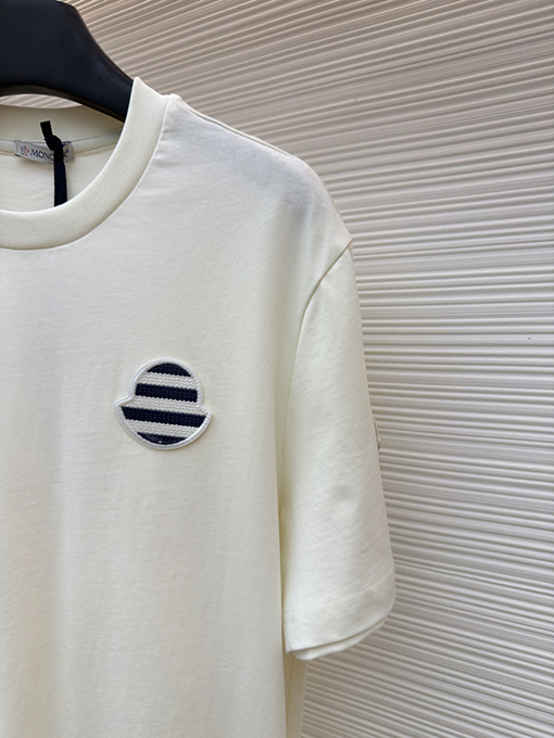 モンクレール スーパーコピーストライプロゴパッチ付き半袖Tシャツ
