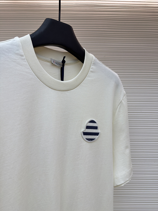 モンクレール スーパーコピーストライプロゴパッチ付き半袖Tシャツ