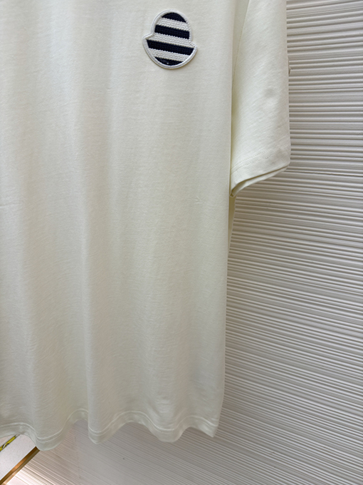 モンクレール スーパーコピーストライプロゴパッチ付き半袖Tシャツ
