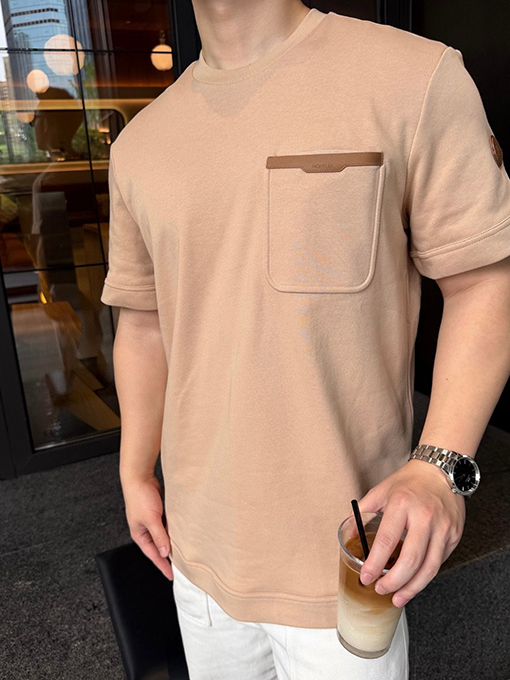 モンクレールスーパーコピー クラシックなレザートリム付きポケット付き半袖Tシャツ